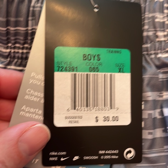 NEW WITH TAGS! Boys XL Nike shorts - Picture 2 of 4